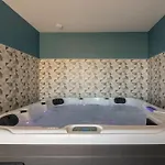 Domaine Le Caprougeat 4* Daux